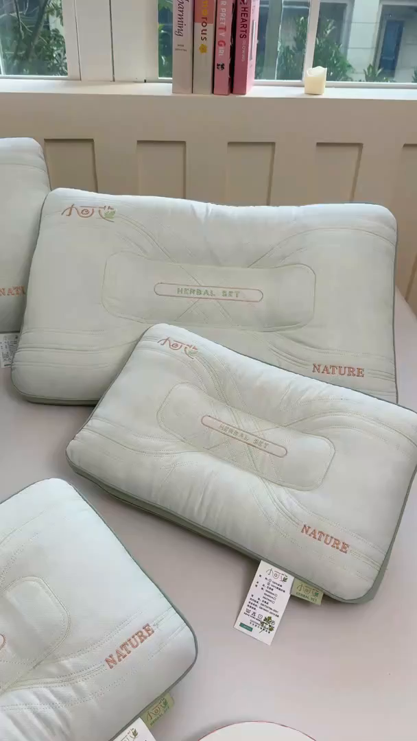 91家纺网 家纺一手货源 找家纺 （总）鼎晟纺 2025新款小可艾艾草护颈枕学生枕头成人枕芯