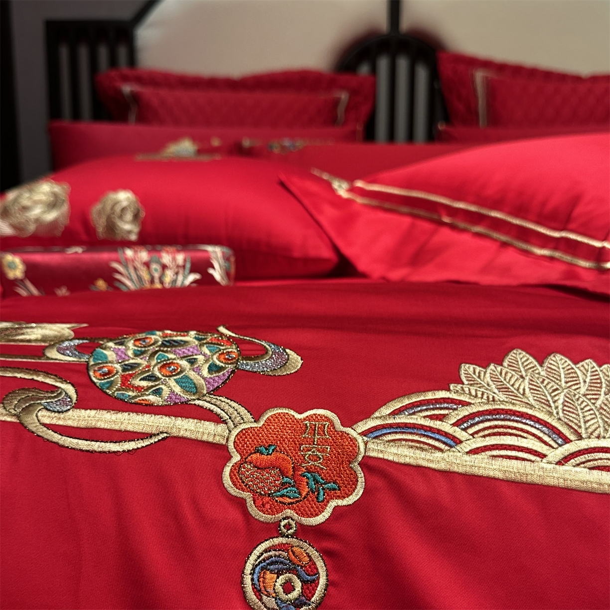 91家纺网 家纺一手货源 找家纺 美娘阁 2025新款长绒棉全棉贡缎提花款新中式古典韵味精美刺绣婚庆四件套-系列二 百子款-百子多福