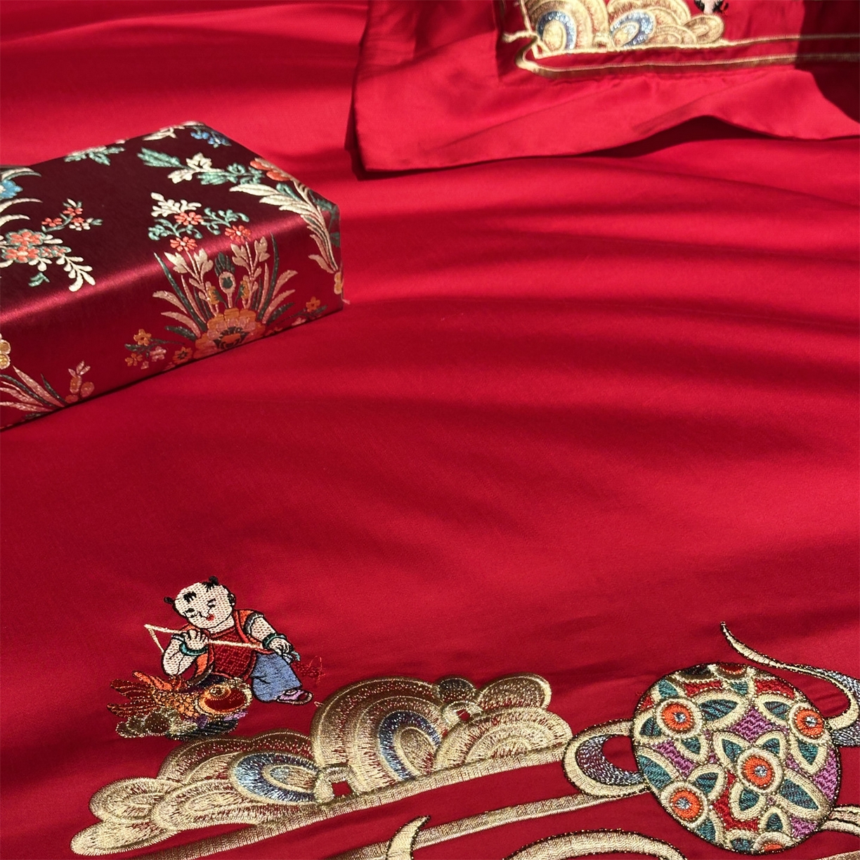 91家纺网 家纺一手货源 找家纺 美娘阁 2025新款长绒棉全棉贡缎提花款新中式古典韵味精美刺绣婚庆四件套-系列二 百子款-百子多福