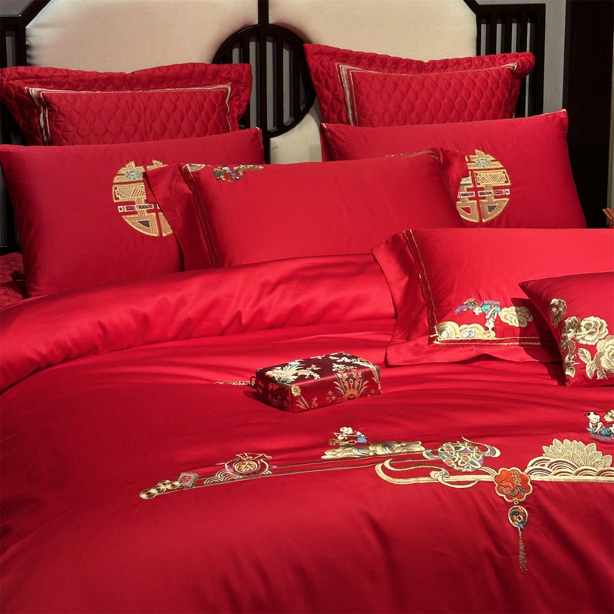 91家纺网 家纺一手货源 找家纺 美娘阁 2025新款长绒棉全棉贡缎提花款新中式古典韵味精美刺绣婚庆四件套-系列二 百子款-百子多福