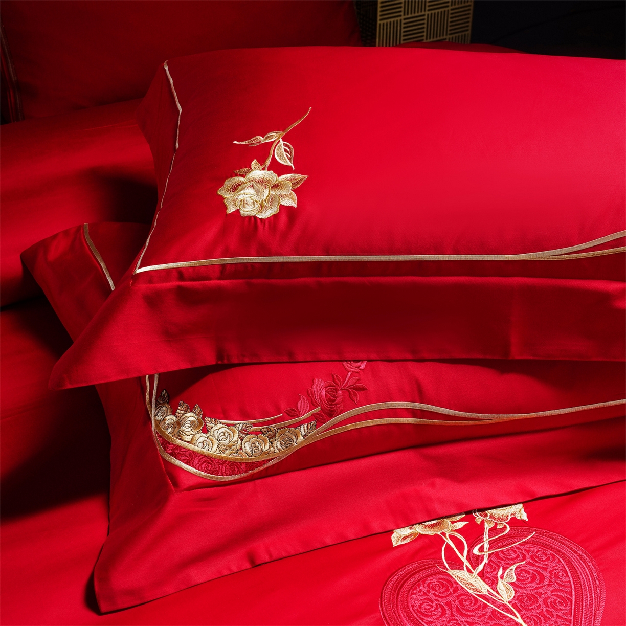 91家纺网 家纺一手货源 找家纺 美娘阁 2025新款长绒棉全棉贡缎提花款新中式古典韵味精美刺绣婚庆四件套-系列二 花卉款-爱的诺言