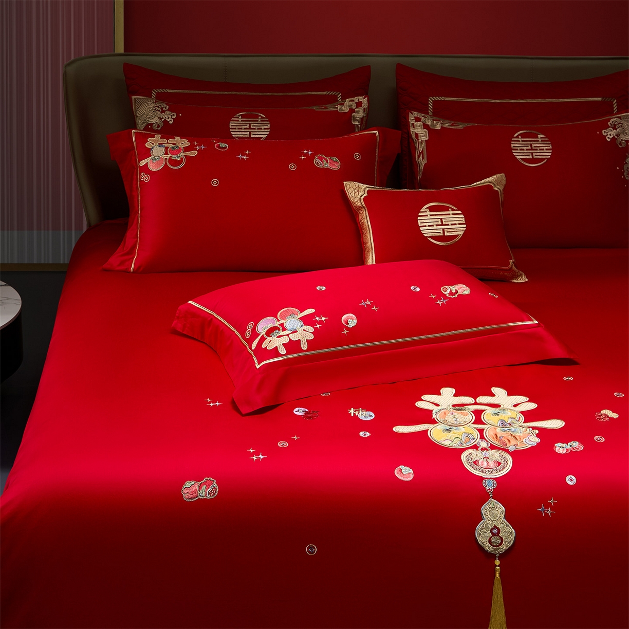 91家纺网 家纺一手货源 找家纺 美娘阁 2025新款长绒棉全棉贡缎提花款新中式古典韵味精美刺绣婚庆四件套-系列二 花卉款-喜礼相伴