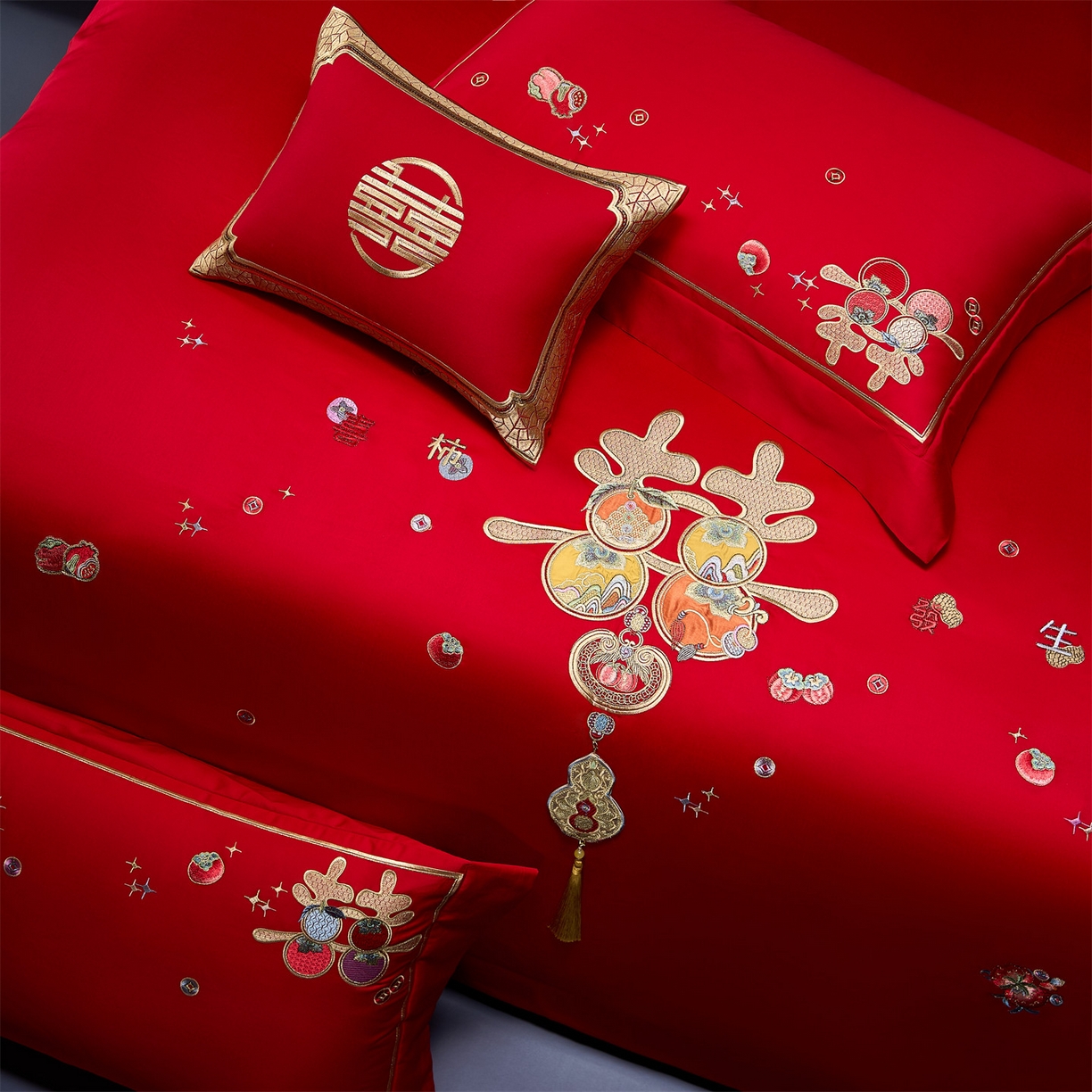 91家纺网 家纺一手货源 找家纺 美娘阁 2025新款长绒棉全棉贡缎提花款新中式古典韵味精美刺绣婚庆四件套-系列二 花卉款-喜礼相伴