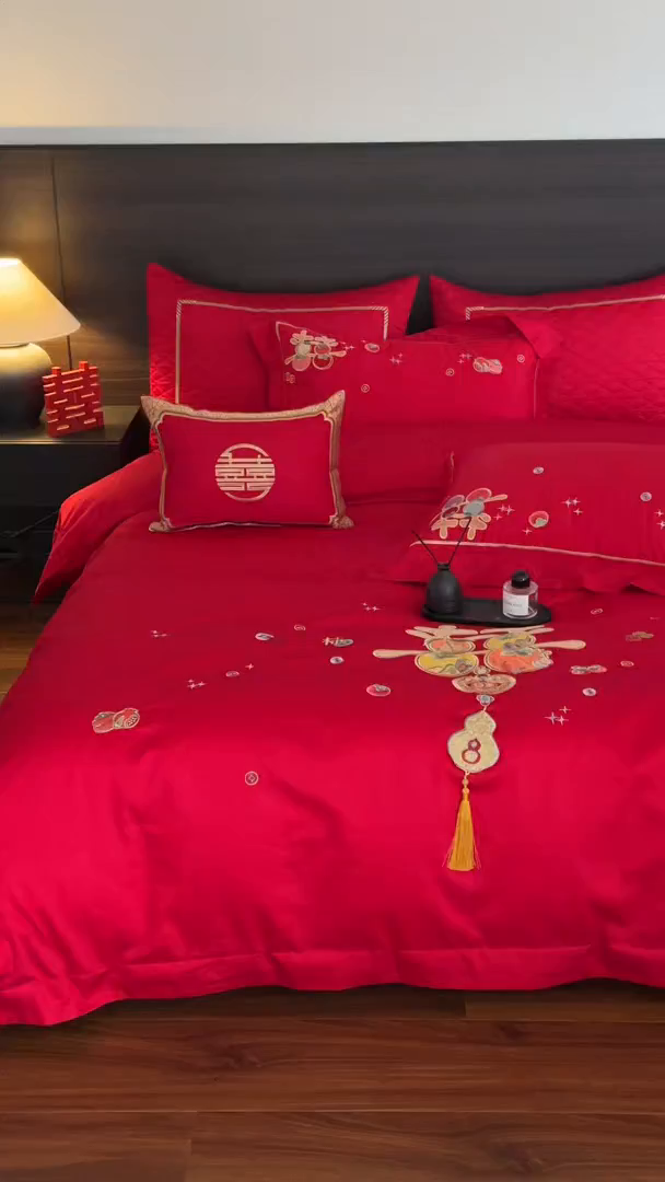 91家纺网 家纺一手货源 找家纺 美娘阁 2025新款长绒棉全棉贡缎提花款新中式古典韵味精美刺绣婚庆四件套-系列二 花卉款-喜礼相伴