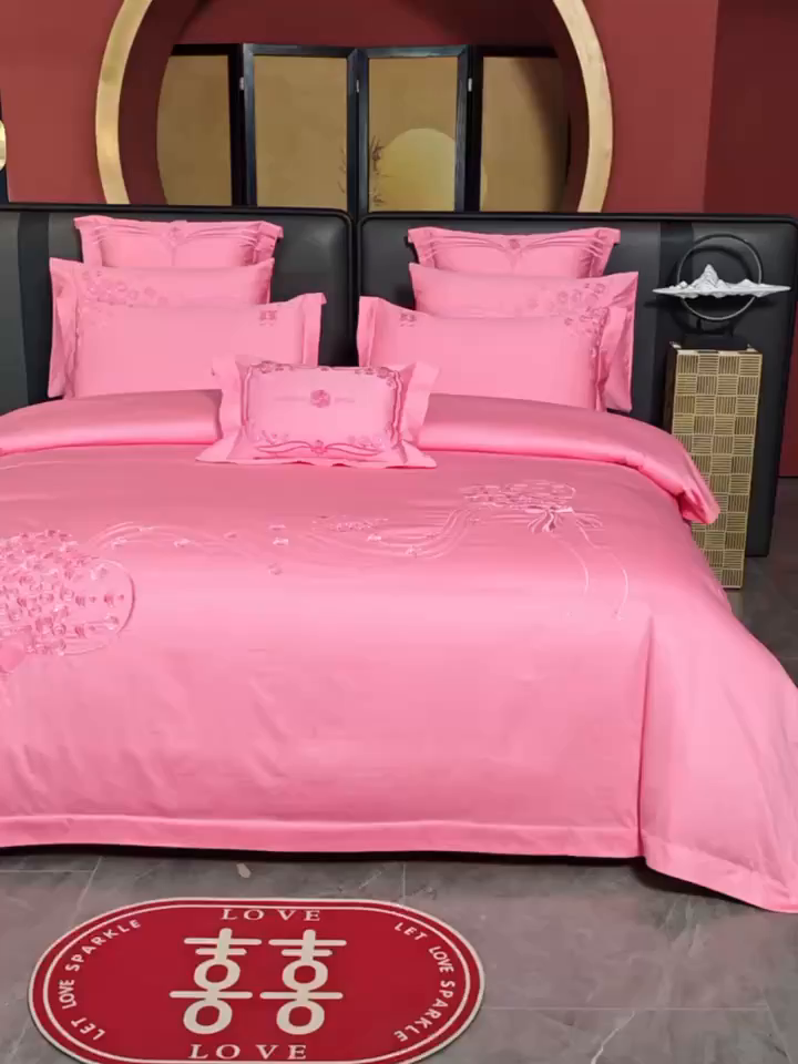 91家纺网 家纺一手货源 找家纺 美娘阁 2025新款长绒棉全棉贡缎提花款新中式古典韵味精美刺绣婚庆四件套-系列二 花卉款-相约-粉