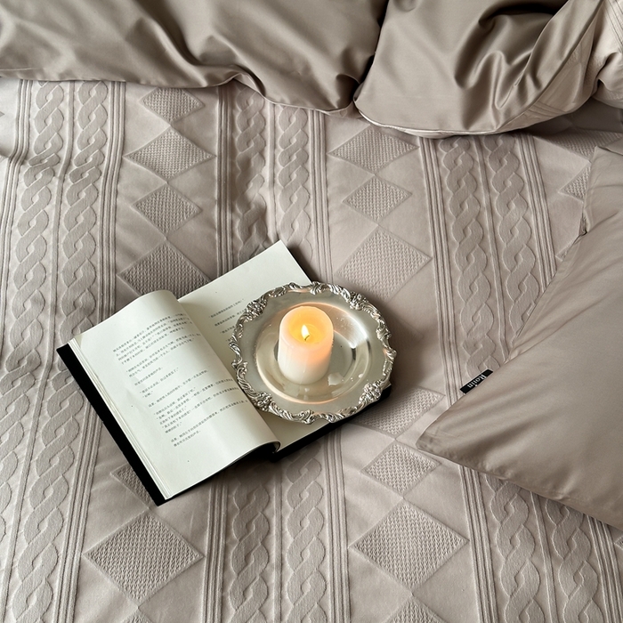 91家纺网 家纺一手货源 找家纺 玉宇阁家居 2025新款100S色织空气大提花全棉纯棉长绒棉四件套-安缦春也100S 100S安缦春也-可可碎