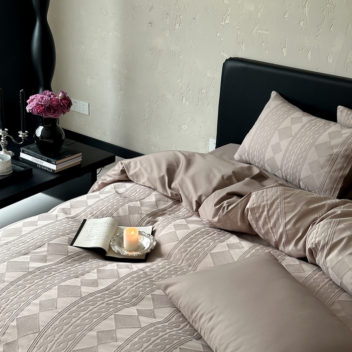 91家纺网 家纺一手货源 找家纺 玉宇阁家居 2025新款100S色织空气大提花全棉纯棉长绒棉四件套-安缦春也100S 100S安缦春也-可可碎