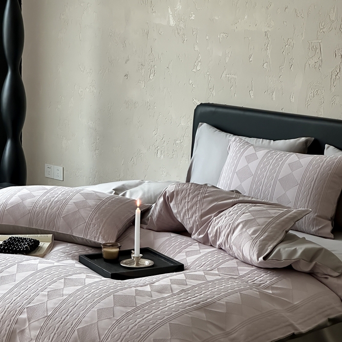 91家纺网 家纺一手货源 找家纺 玉宇阁家居 2025新款100S色织空气大提花全棉纯棉长绒棉四件套-安缦春也100S 100S安缦春也-迷雾紫灰