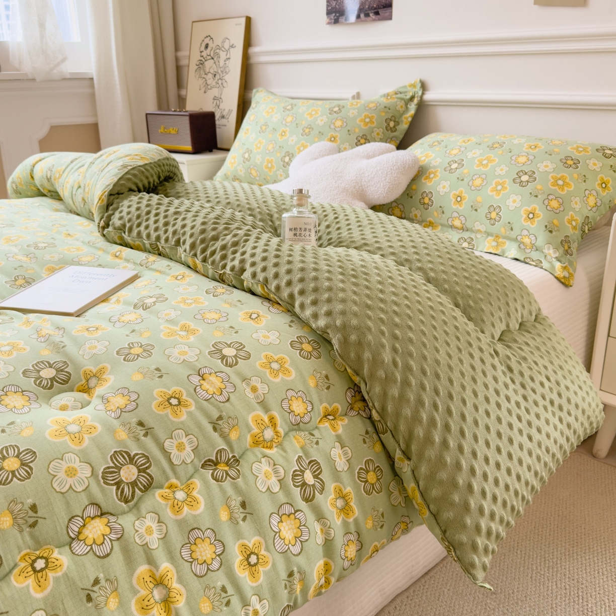 91家纺网 家纺一手货源 找家纺 宝士康家纺 2025新品10A抗菌豆豆绒冬被被子被芯 花开半夏