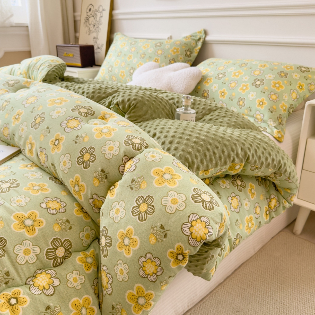 91家纺网 家纺一手货源 找家纺 宝士康家纺 2025新品10A抗菌豆豆绒冬被被子被芯 花开半夏