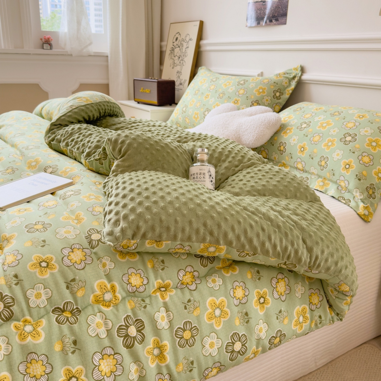 91家纺网 家纺一手货源 找家纺 宝士康家纺 2025新品10A抗菌豆豆绒冬被被子被芯 花开半夏