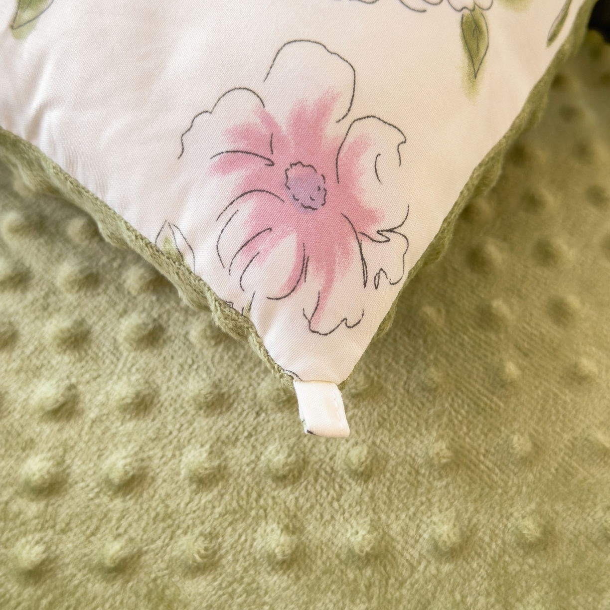 91家纺网 家纺一手货源 找家纺 宝士康家纺 2025新品10A抗菌豆豆绒冬被被子被芯 花韵