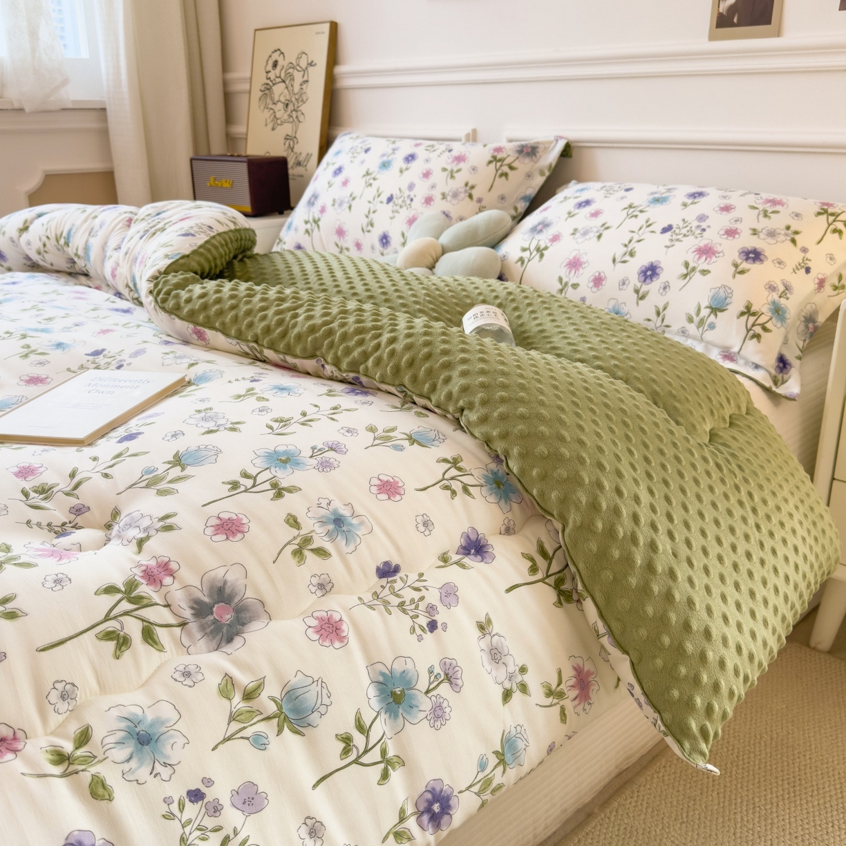 91家纺网 家纺一手货源 找家纺 宝士康家纺 2025新品10A抗菌豆豆绒冬被被子被芯 花韵