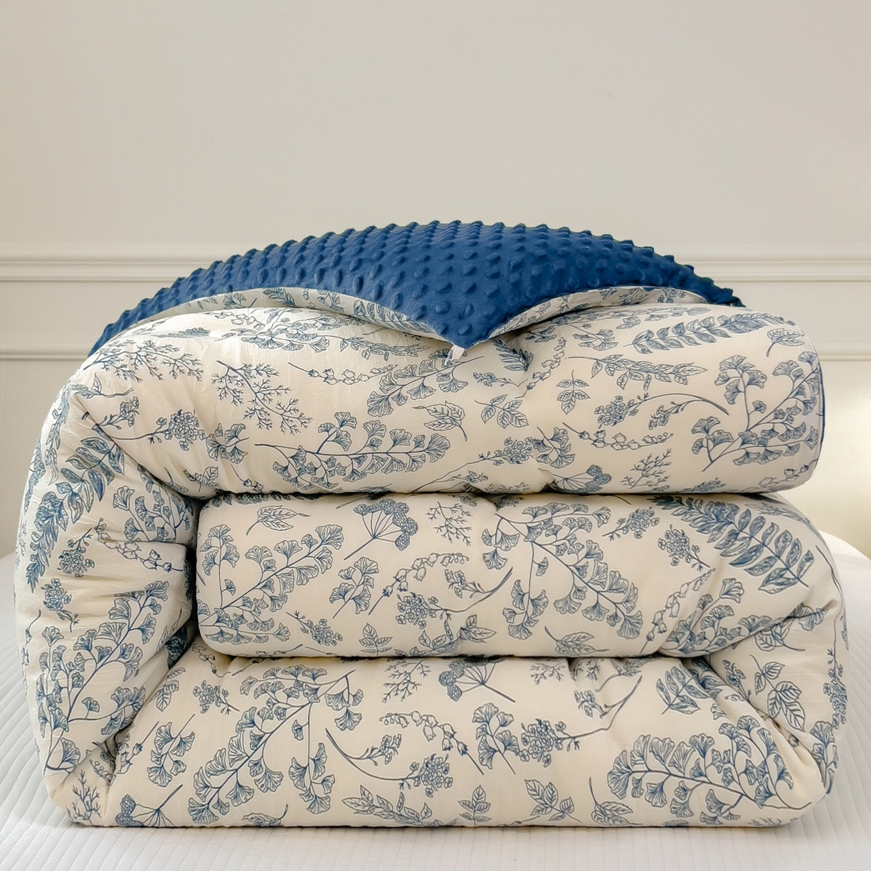 91家纺网 家纺一手货源 找家纺 宝士康家纺 2025新品10A抗菌豆豆绒冬被被子被芯 青花瓷