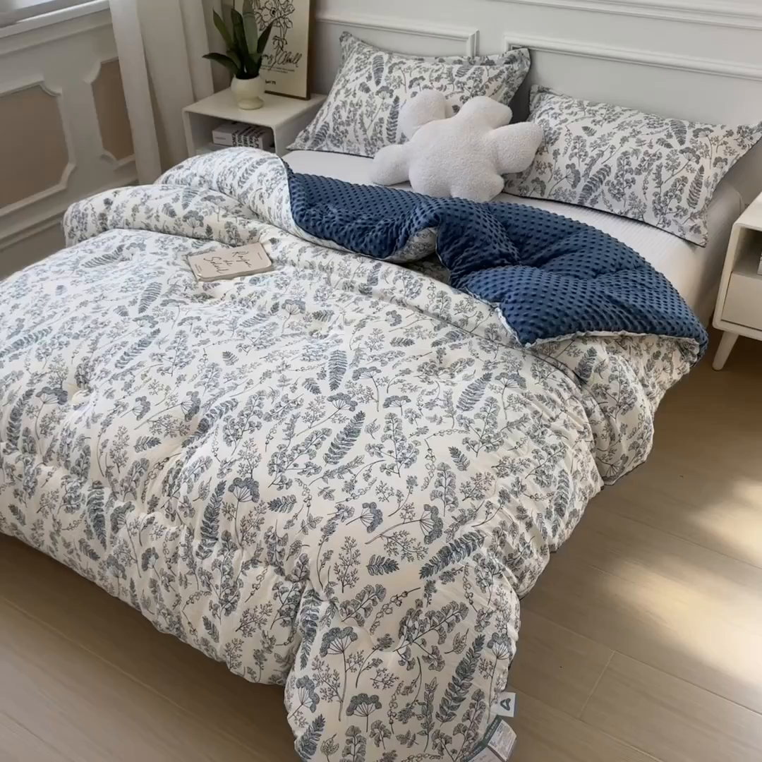 91家纺网 家纺一手货源 找家纺 宝士康家纺 2025新品10A抗菌豆豆绒冬被被子被芯 青花瓷