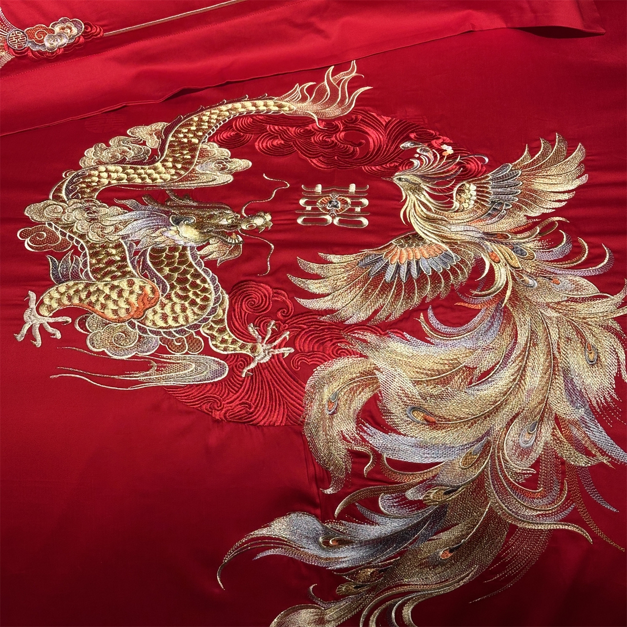 91家纺网 家纺一手货源 找家纺 美娘阁 2025新款长绒棉全棉贡缎提花款新中式古典韵味精美刺绣婚庆四件套-系列一 龙凤款-龙凤同喜