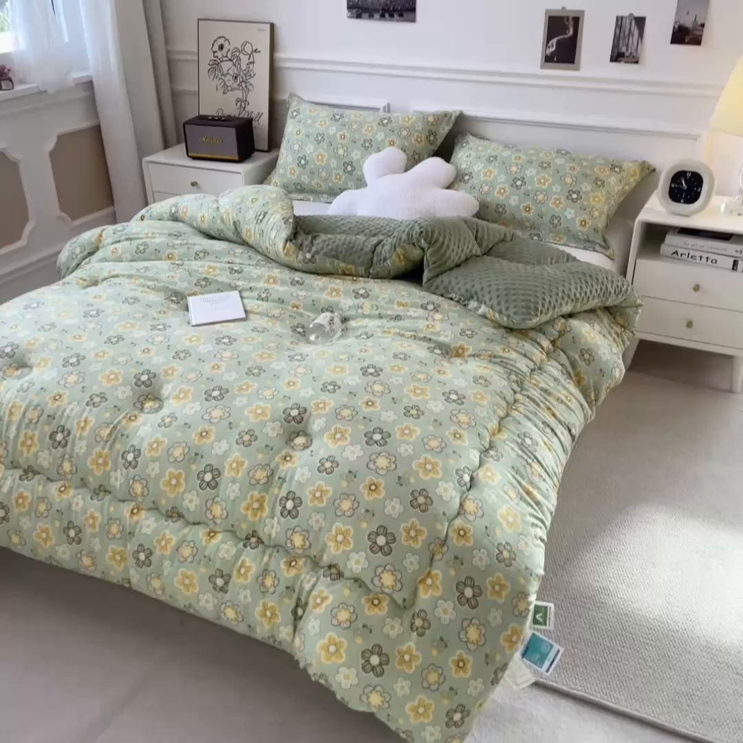 91家纺网 家纺一手货源 找家纺 宝士康家纺 2025新品10A抗菌豆豆绒冬被被子被芯 花开半夏