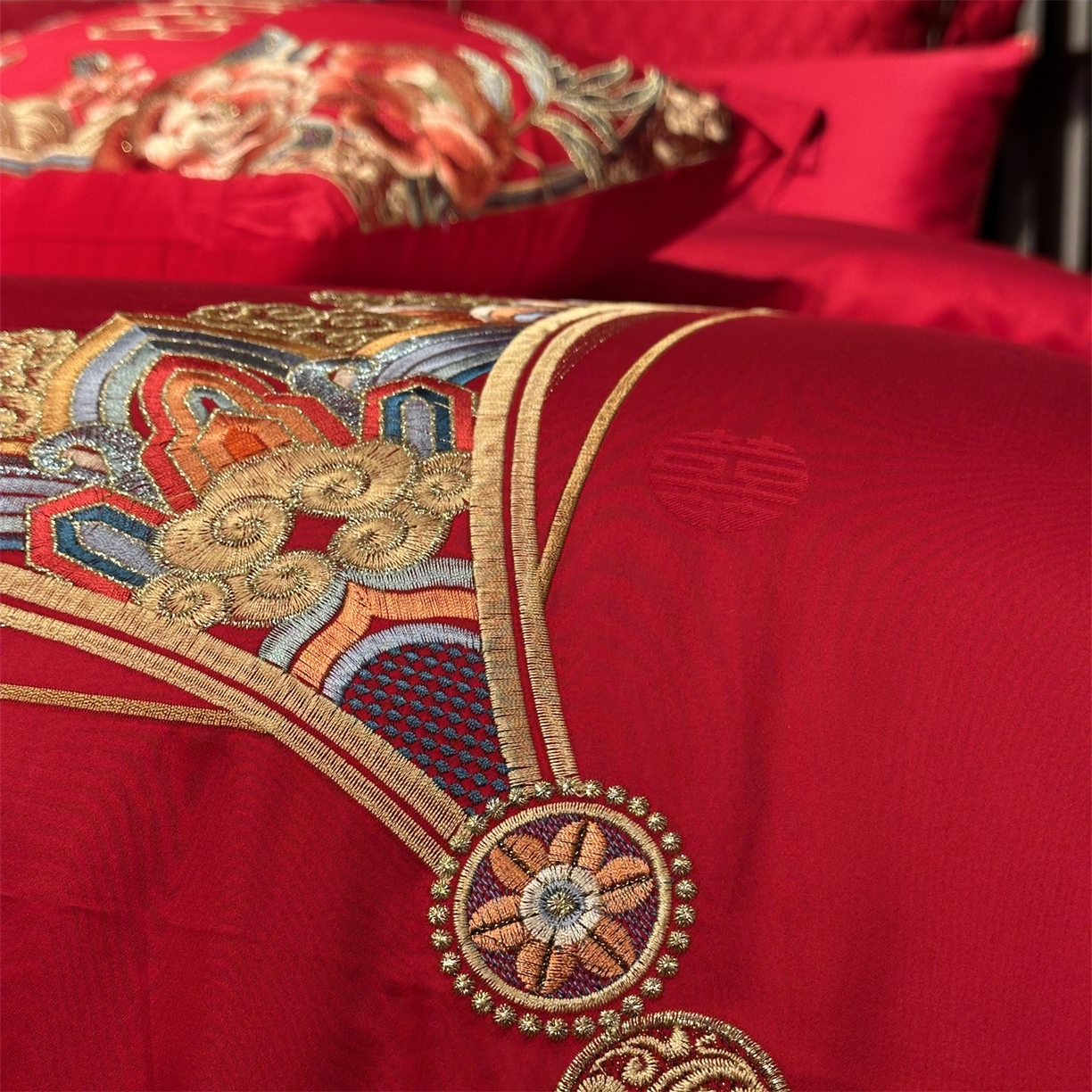 91家纺网 家纺一手货源 找家纺 美娘阁 2025新款长绒棉全棉贡缎提花款新中式古典韵味精美刺绣婚庆四件套-系列一 龙凤款-倾城龙凤