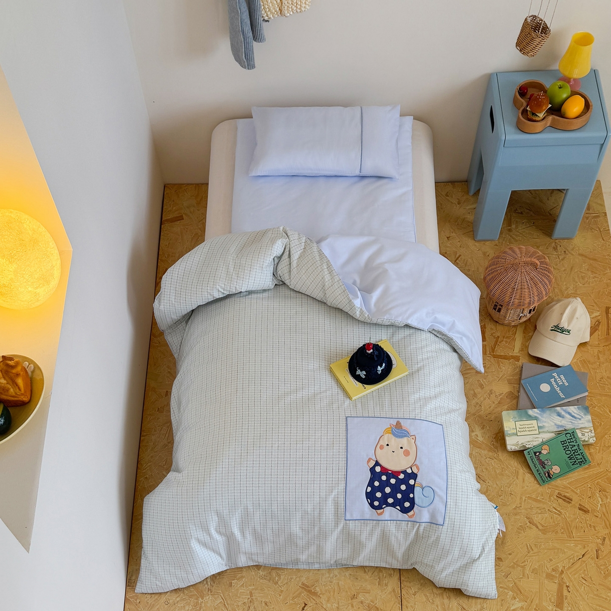 91家纺网 家纺一手货源 找家纺 喜多兔儿童家纺 2025新款小美好13372纯棉绣花幼儿园被子三件套多件套 蓝色美好独角兽