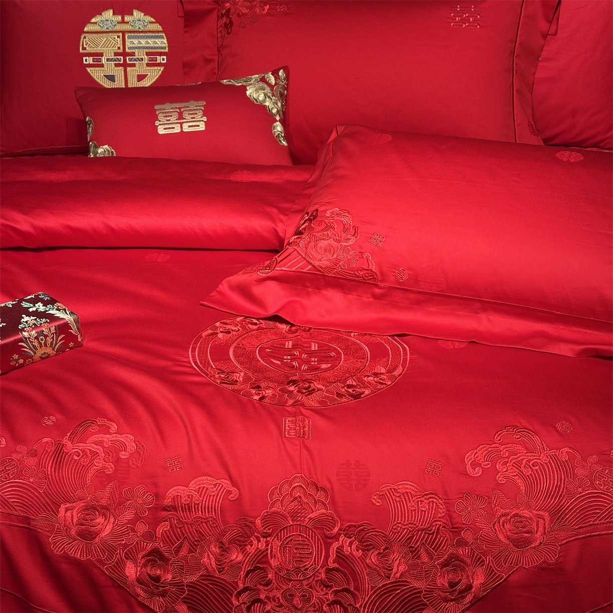 91家纺网 家纺一手货源 找家纺 美娘阁 2025新款长绒棉全棉贡缎提花款新中式古典韵味精美刺绣婚庆四件套-系列一 十里红妆