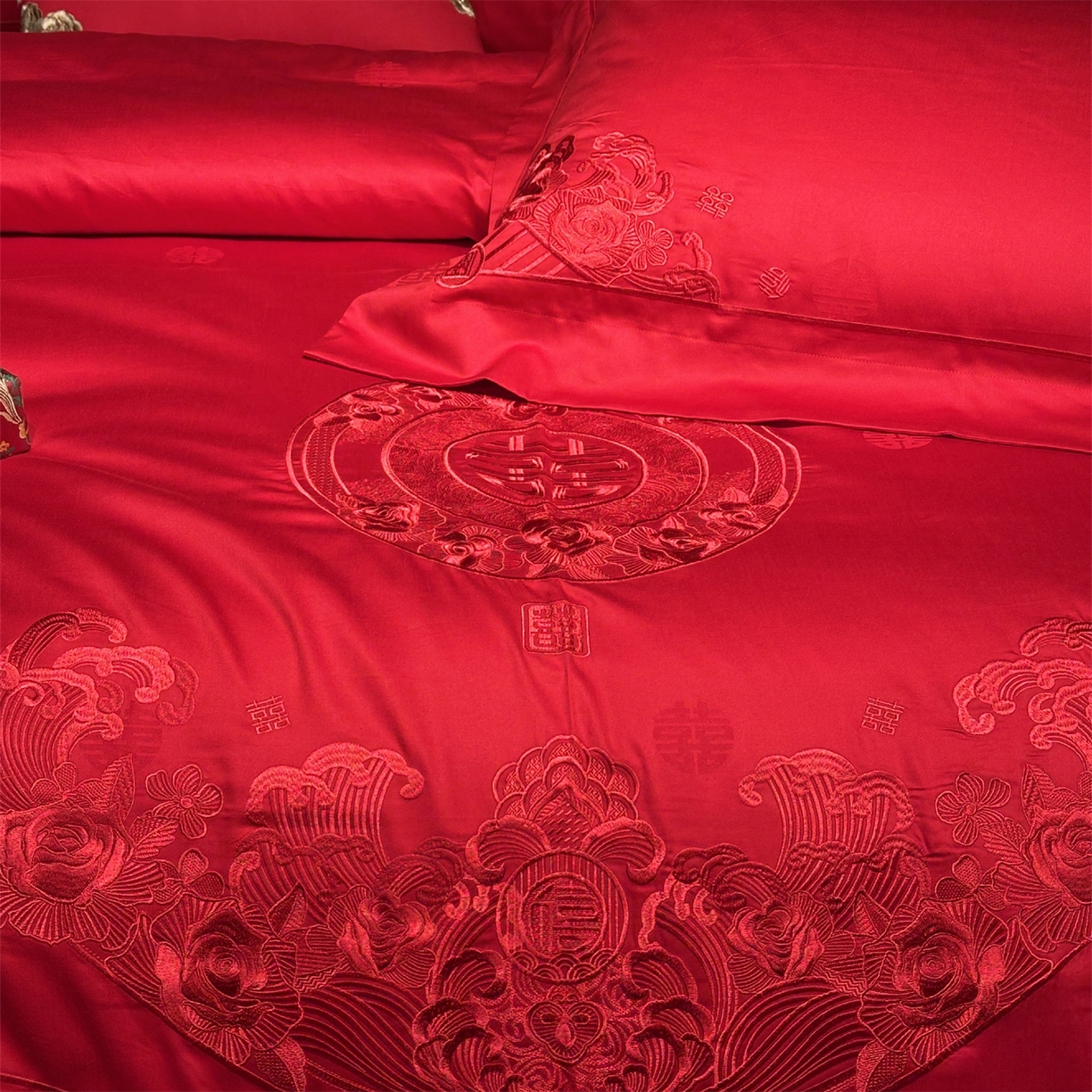 91家纺网 家纺一手货源 找家纺 美娘阁 2025新款长绒棉全棉贡缎提花款新中式古典韵味精美刺绣婚庆四件套-系列一 十里红妆