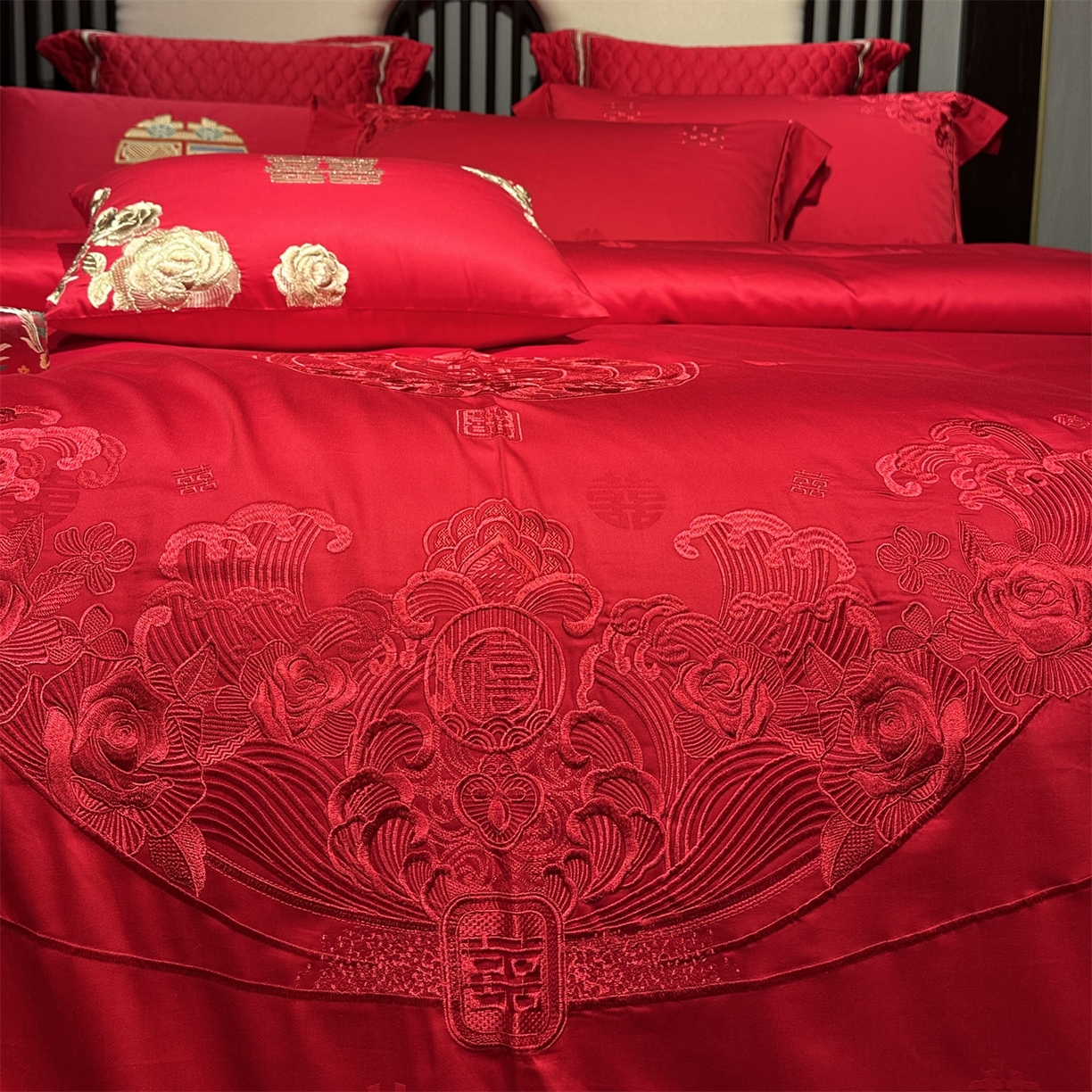 91家纺网 家纺一手货源 找家纺 美娘阁 2025新款长绒棉全棉贡缎提花款新中式古典韵味精美刺绣婚庆四件套-系列一 十里红妆