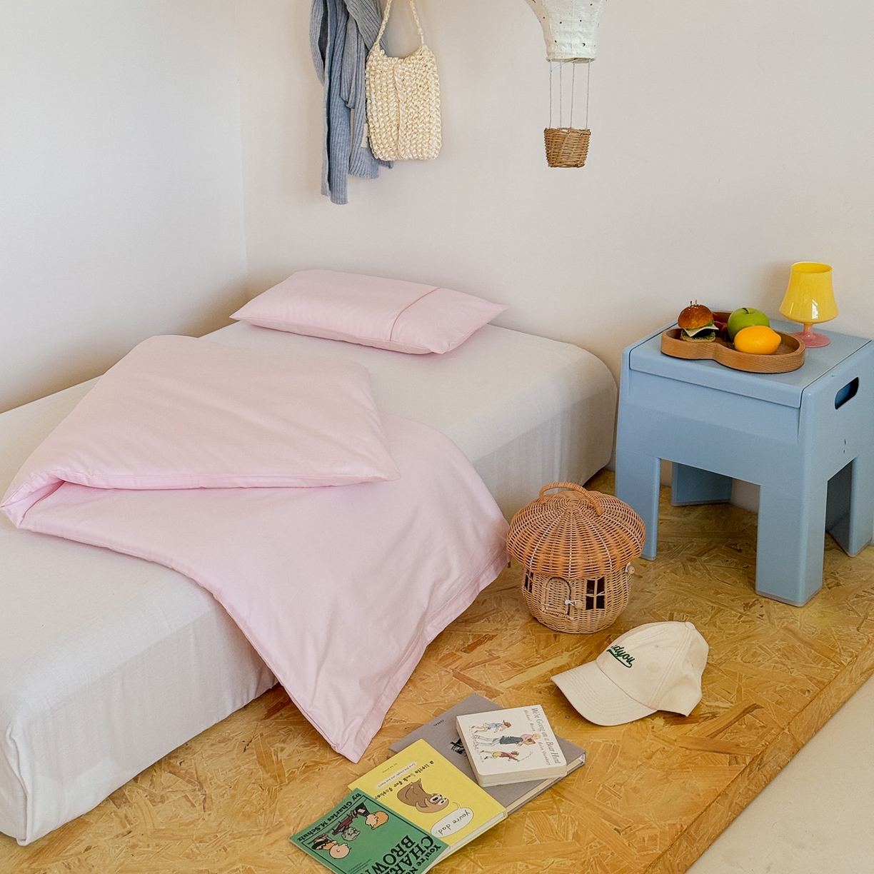 91家纺网 家纺一手货源 找家纺 喜多兔儿童家纺 2025新款小美好13372纯棉绣花幼儿园被子三件套多件套 粉色美好小猫咪