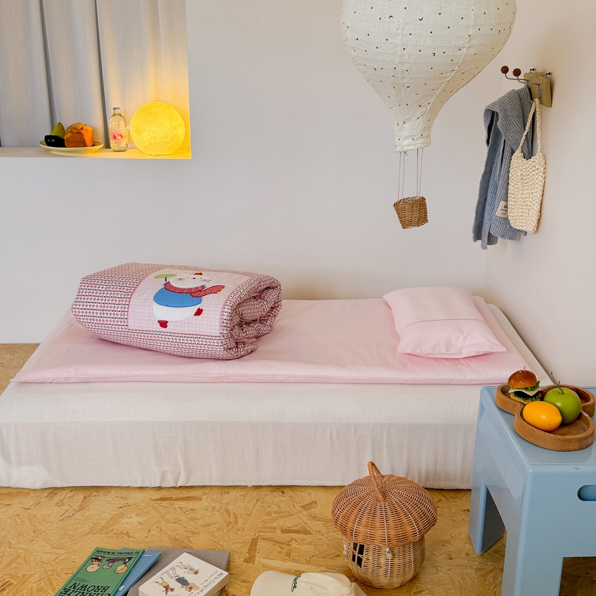 91家纺网 家纺一手货源 找家纺 喜多兔儿童家纺 2025新款小美好13372纯棉绣花幼儿园被子三件套多件套 粉色美好小猫咪