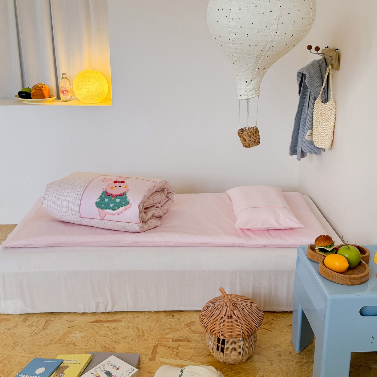 91家纺网 家纺一手货源 找家纺 喜多兔儿童家纺 2025新款小美好13372纯棉绣花幼儿园被子三件套多件套 粉色美好小兔子