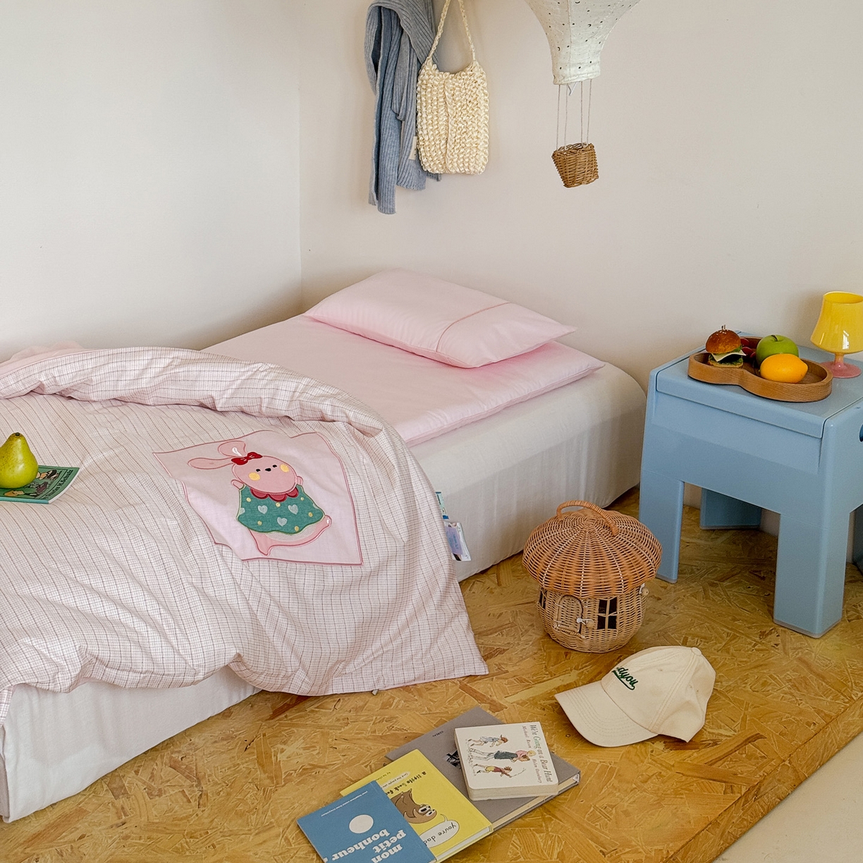 91家纺网 家纺一手货源 找家纺 喜多兔儿童家纺 2025新款小美好13372纯棉绣花幼儿园被子三件套多件套 粉色美好小兔子