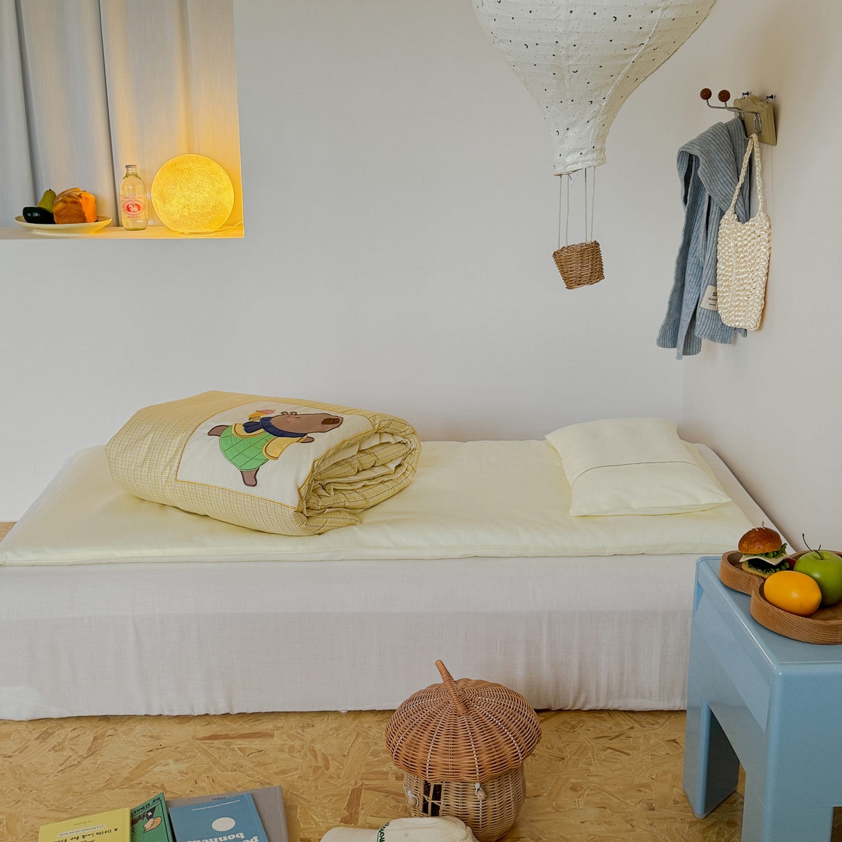 91家纺网 家纺一手货源 找家纺 喜多兔儿童家纺 2025新款小美好13372纯棉绣花幼儿园被子三件套多件套 黄色美好卡皮巴拉