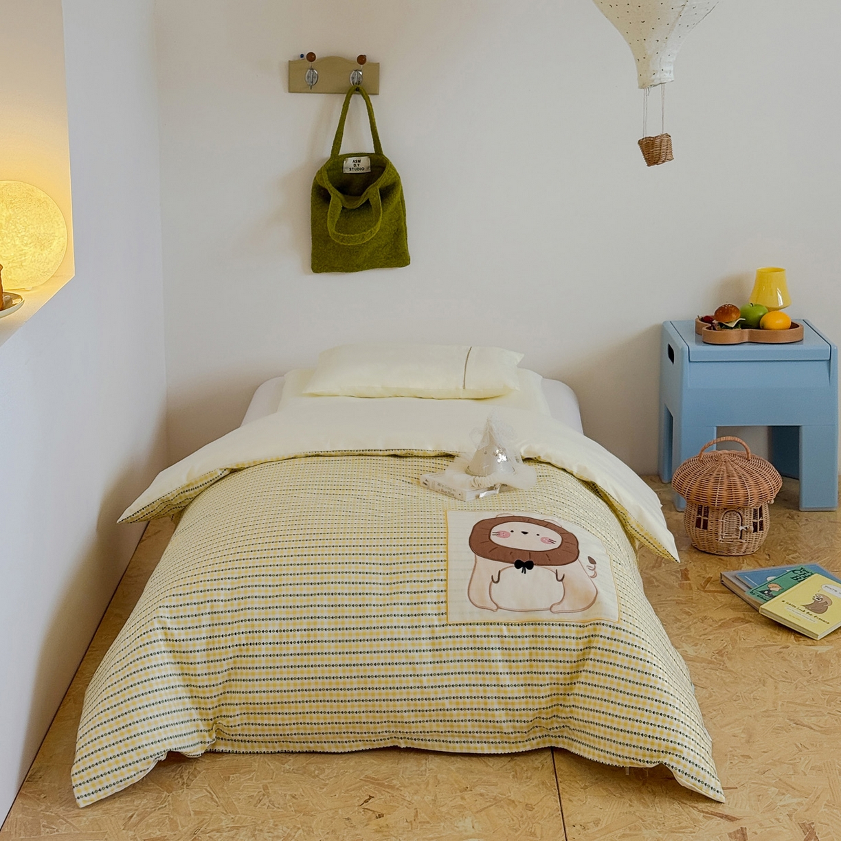 91家纺网 家纺一手货源 找家纺 喜多兔儿童家纺 2025新款小美好13372纯棉绣花幼儿园被子三件套多件套 黄色美好小狮子