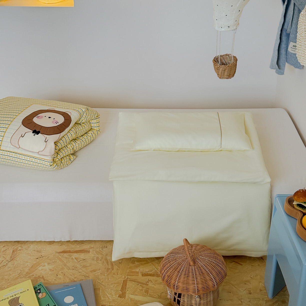 91家纺网 家纺一手货源 找家纺 喜多兔儿童家纺 2025新款小美好13372纯棉绣花幼儿园被子三件套多件套 黄色美好小狮子