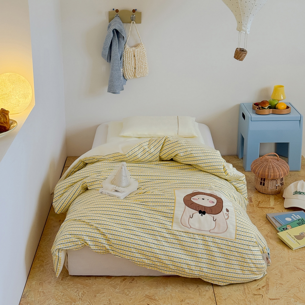 91家纺网 家纺一手货源 找家纺 喜多兔儿童家纺 2025新款小美好13372纯棉绣花幼儿园被子三件套多件套 黄色美好小狮子