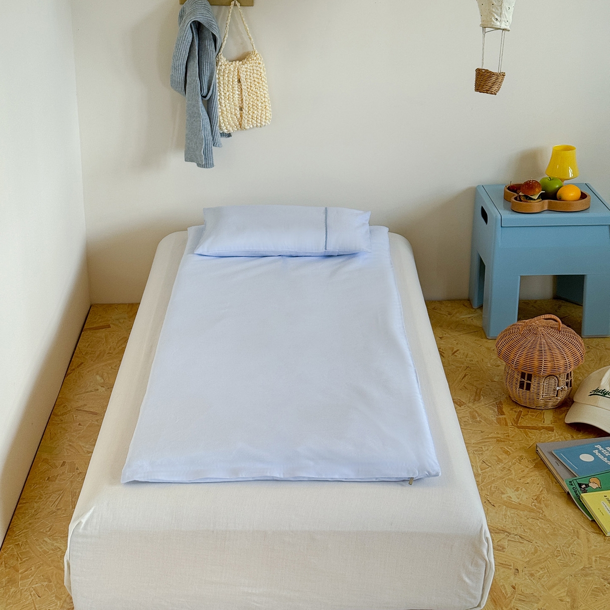 91家纺网 家纺一手货源 找家纺 喜多兔儿童家纺 2025新款小美好13372纯棉绣花幼儿园被子三件套多件套 蓝色美好独角兽