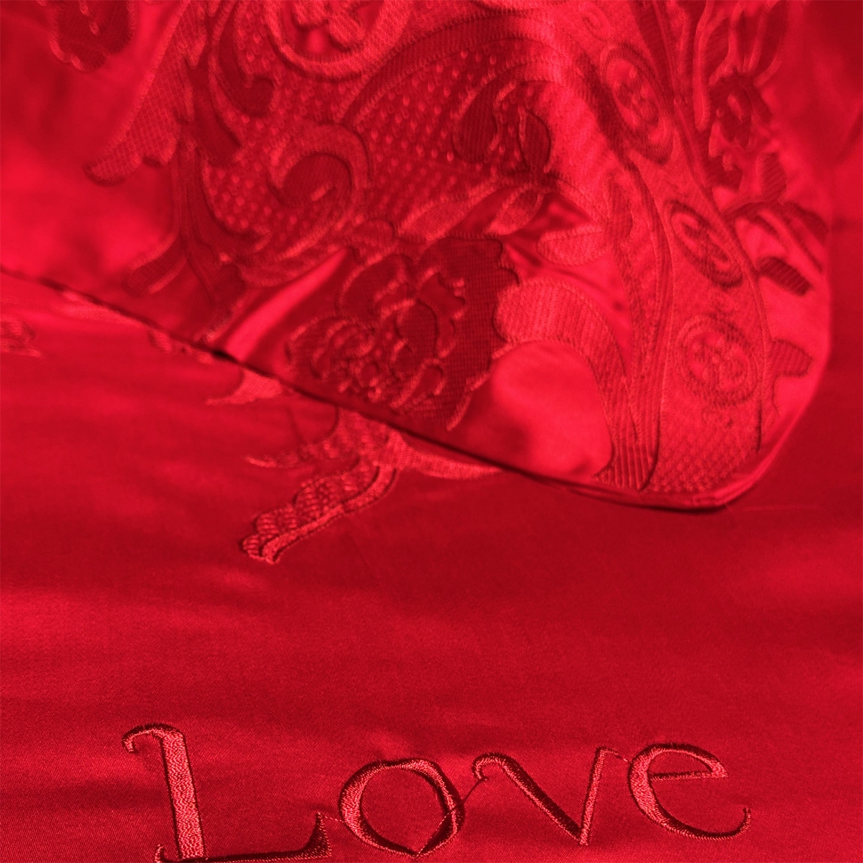 91家纺网 家纺一手货源 找家纺 美娘阁 2025新款长绒棉全棉贡缎提花款新中式古典韵味精美刺绣婚庆四件套-系列三 花卉款-华庭至爱-红