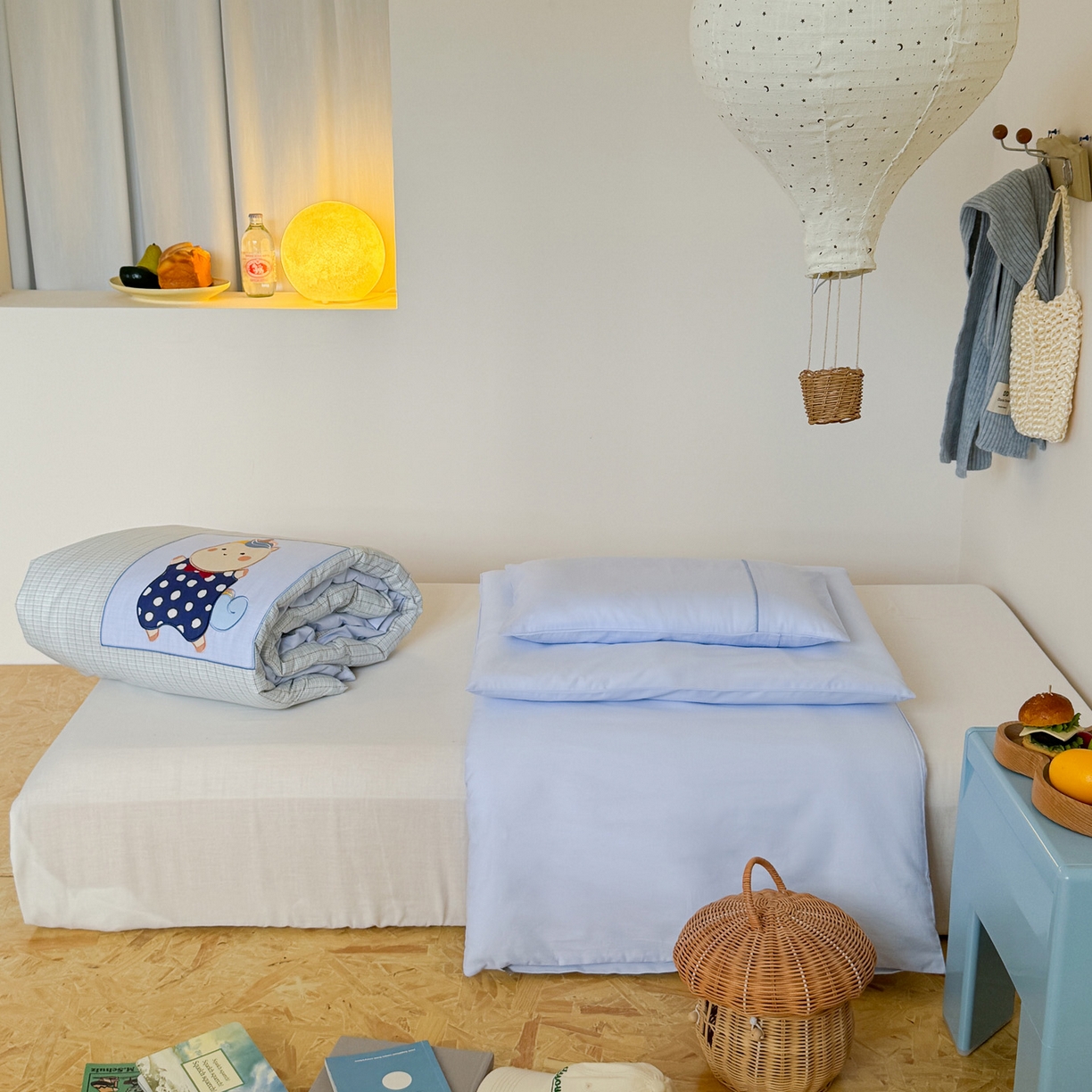 91家纺网 家纺一手货源 找家纺 喜多兔儿童家纺 2025新款小美好13372纯棉绣花幼儿园被子三件套多件套 蓝色美好独角兽