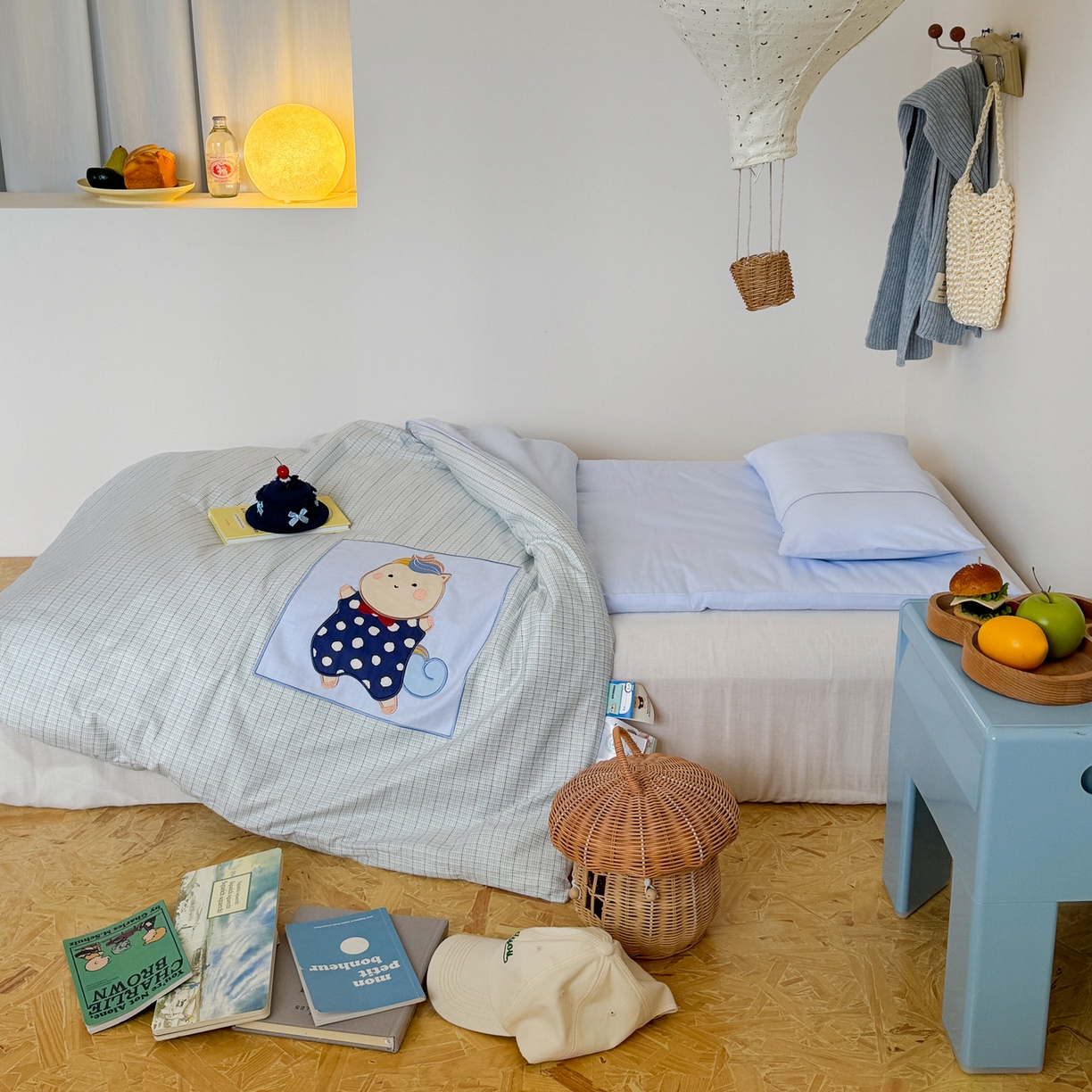 91家纺网 家纺一手货源 找家纺 喜多兔儿童家纺 2025新款小美好13372纯棉绣花幼儿园被子三件套多件套 蓝色美好独角兽