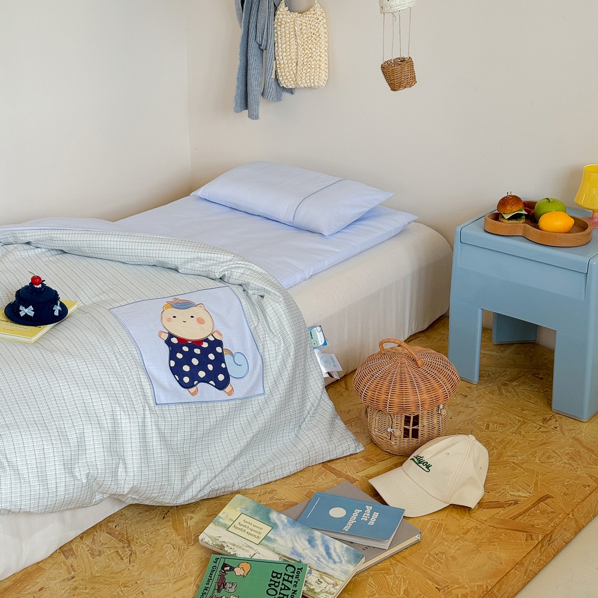 91家纺网 家纺一手货源 找家纺 喜多兔儿童家纺 2025新款小美好13372纯棉绣花幼儿园被子三件套多件套 蓝色美好独角兽