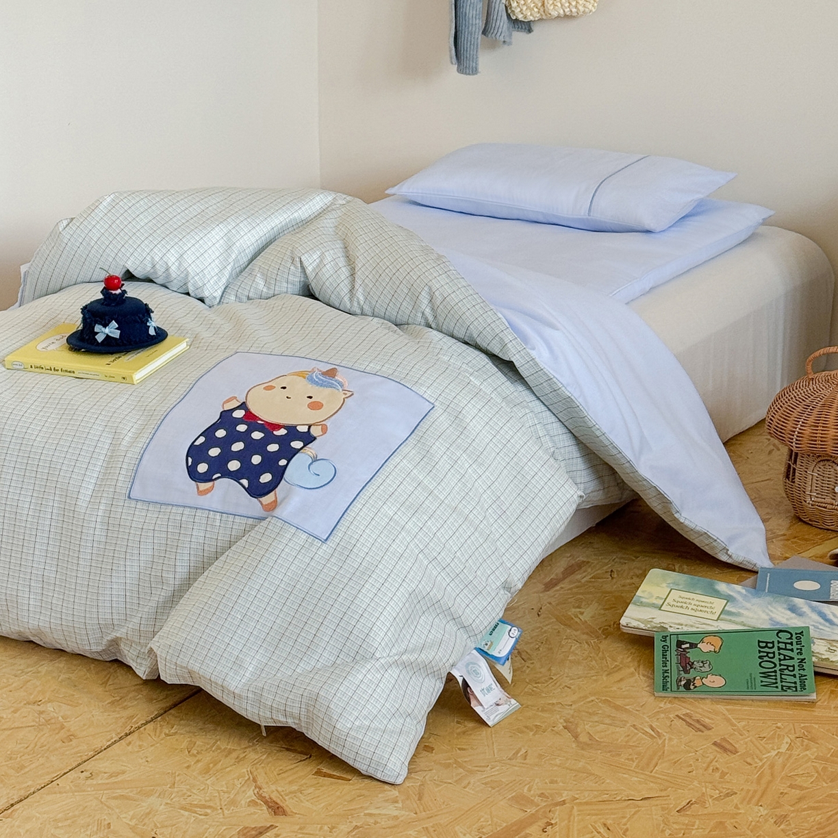 91家纺网 家纺一手货源 找家纺 喜多兔儿童家纺 2025新款小美好13372纯棉绣花幼儿园被子三件套多件套 蓝色美好独角兽