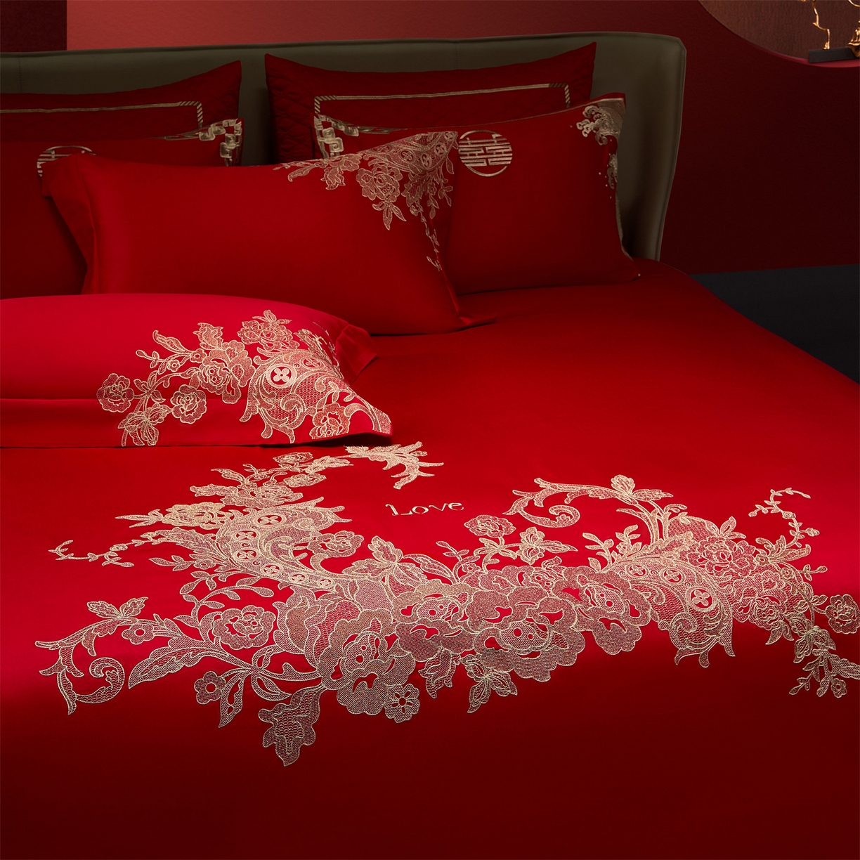 91家纺网 家纺一手货源 找家纺 美娘阁 2025新款长绒棉全棉贡缎提花款新中式古典韵味精美刺绣婚庆四件套-系列三 花卉款-华庭至爱-金