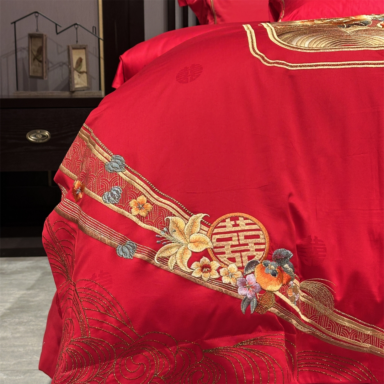 91家纺网 家纺一手货源 找家纺 美娘阁 2025新款长绒棉全棉贡缎提花款新中式古典韵味精美刺绣婚庆四件套-系列三 花卉款-锦绣江山