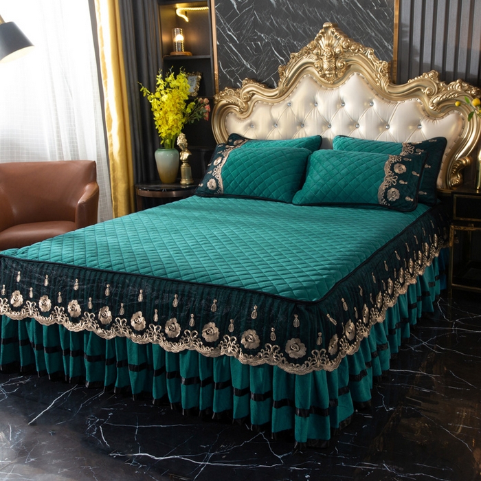 91家纺网 家纺一手货源 找家纺 能好家纺 2025新款蕾丝工艺水晶绒夹棉床裙 墨绿