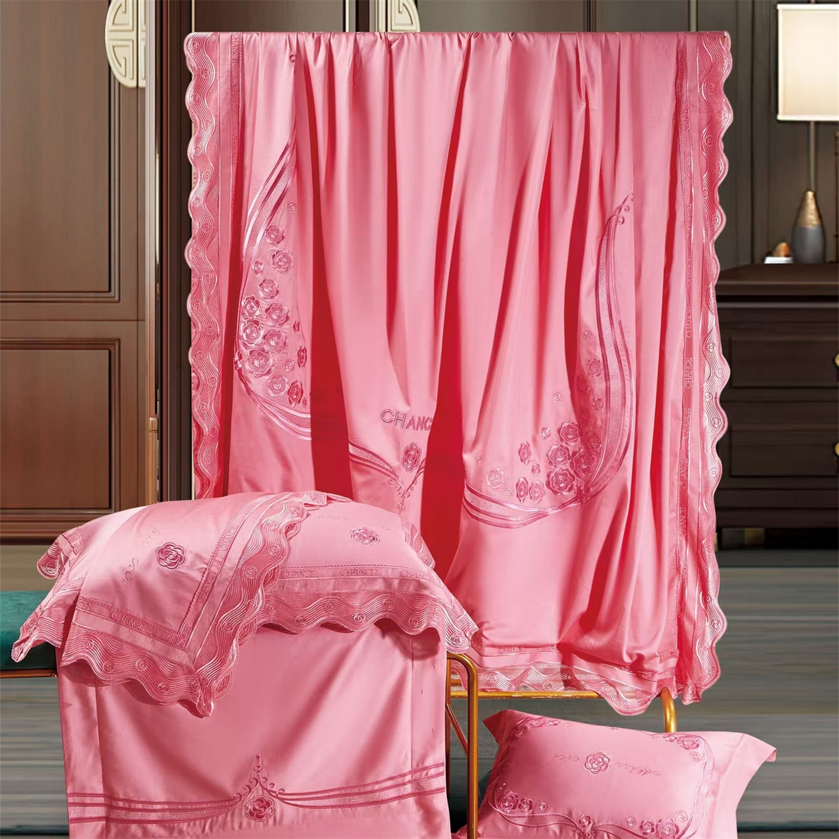 91家纺网 家纺一手货源 找家纺 美娘阁 2025新款长绒棉全棉贡缎提花款新中式古典韵味精美刺绣婚庆四件套-系列三 花卉款-沁馨花语（粉）