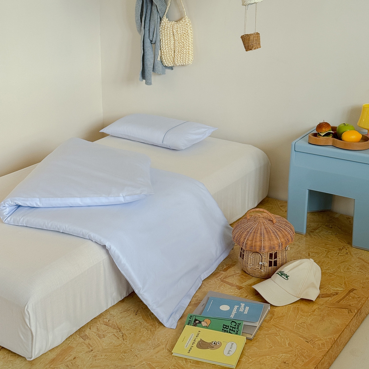 91家纺网 家纺一手货源 找家纺 喜多兔儿童家纺 2025新款小美好13372纯棉绣花幼儿园被子三件套多件套 蓝色美好小熊