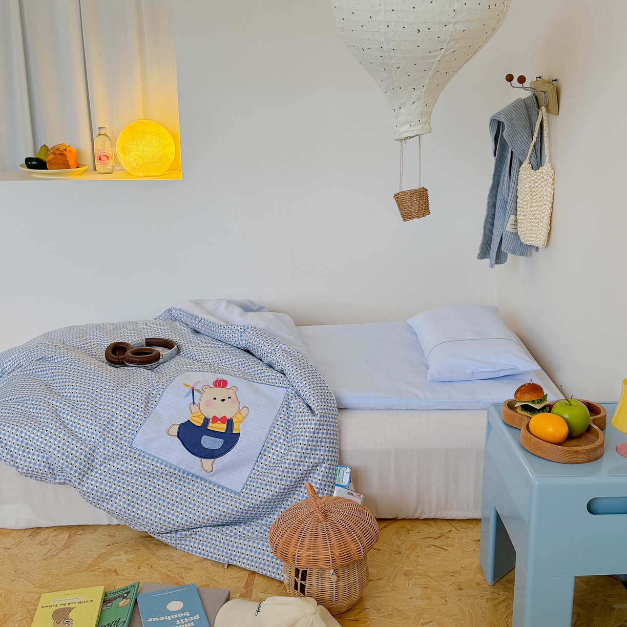 91家纺网 家纺一手货源 找家纺 喜多兔儿童家纺 2025新款小美好13372纯棉绣花幼儿园被子三件套多件套 蓝色美好小熊