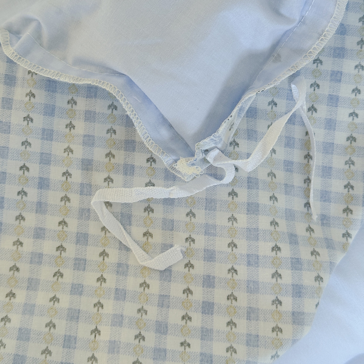 91家纺网 家纺一手货源 找家纺 喜多兔儿童家纺 2025新款小美好13372纯棉绣花幼儿园被子三件套多件套 蓝色美好小熊