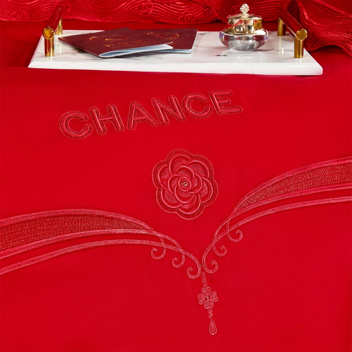 91家纺网 家纺一手货源 找家纺 美娘阁 2025新款长绒棉全棉贡缎提花款新中式古典韵味精美刺绣婚庆四件套-系列三 花卉款-沁馨花语（红）