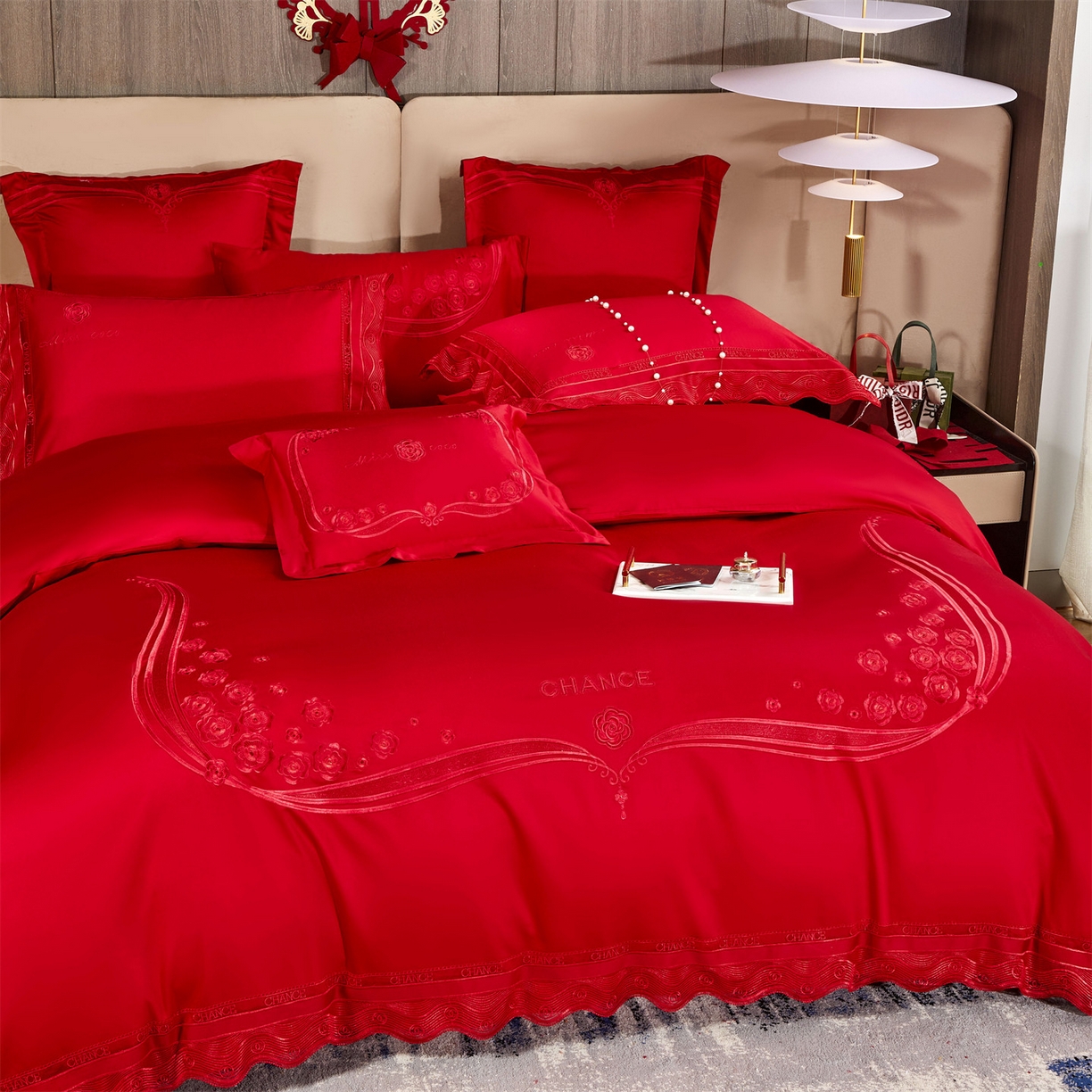 91家纺网 家纺一手货源 找家纺 美娘阁 2025新款长绒棉全棉贡缎提花款新中式古典韵味精美刺绣婚庆四件套-系列三 花卉款-沁馨花语（红）