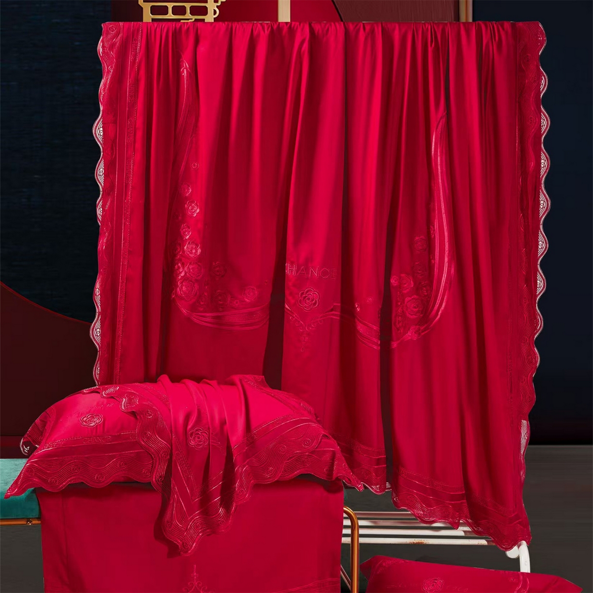 91家纺网 家纺一手货源 找家纺 美娘阁 2025新款长绒棉全棉贡缎提花款新中式古典韵味精美刺绣婚庆四件套-系列三 花卉款-沁馨花语（红）